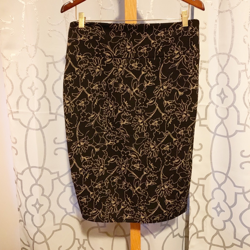 LulaRoe Size L Floral Skirt Cassie